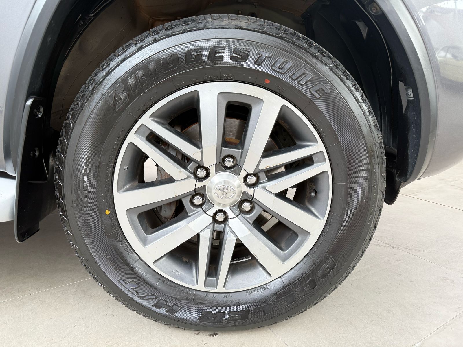 HILUX 2.8 SW4 SRX 4X4 7 LUGARES DIESEL AUTOMÁTICO (TOYOTA)