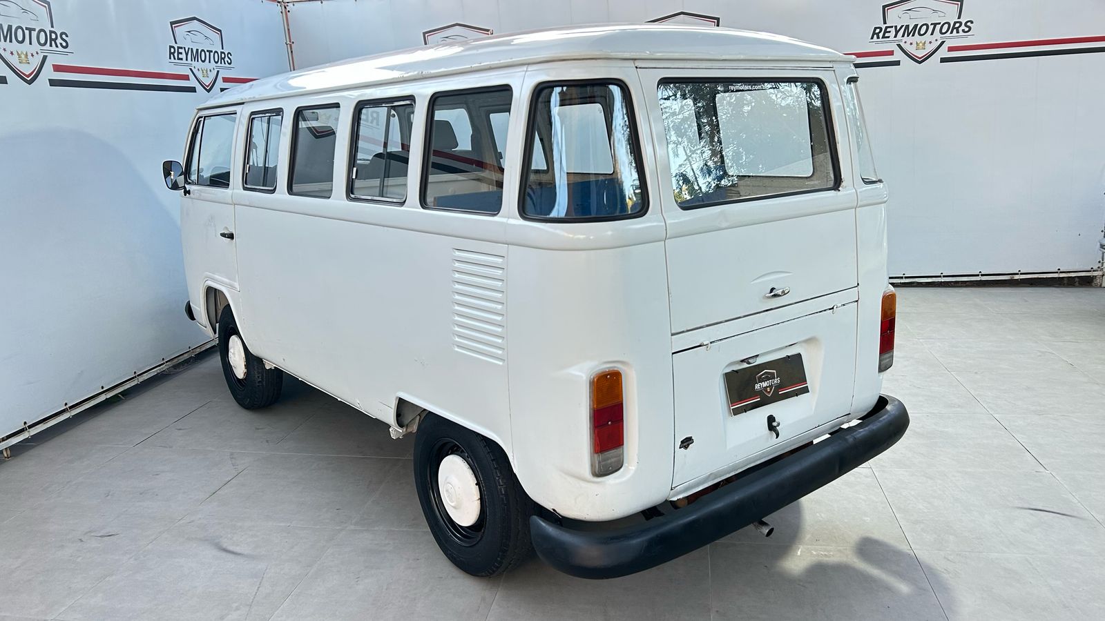 VOLKSWAGEN KOMBI 1.6 MI STD 8V GASOLINA 3P MANUAL