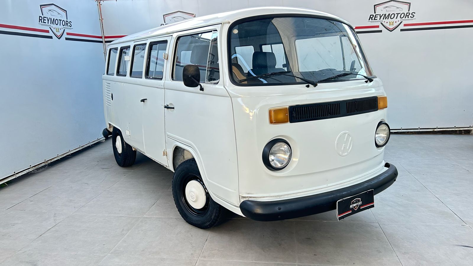 VOLKSWAGEN KOMBI 1.6 MI STD 8V GASOLINA 3P MANUAL