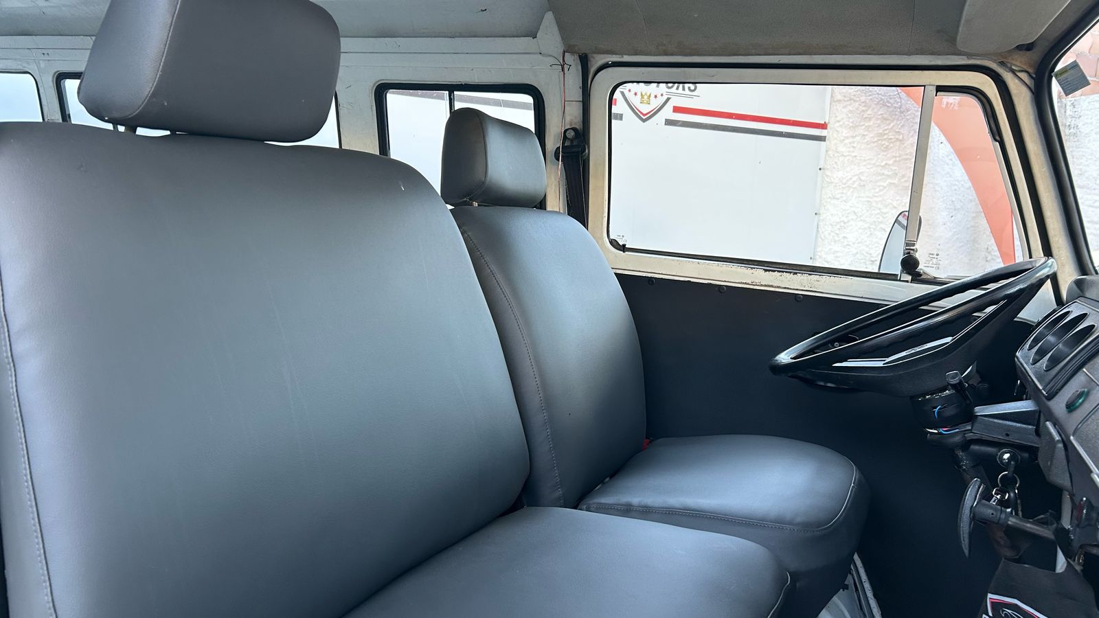 VOLKSWAGEN KOMBI 1.6 MI STD 8V GASOLINA 3P MANUAL