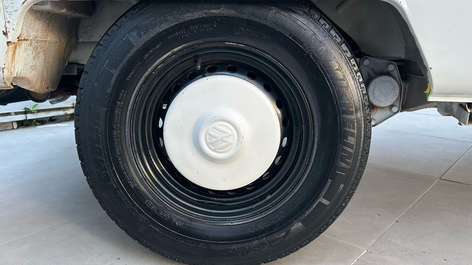 VOLKSWAGEN KOMBI 1.6 MI STD 8V GASOLINA 3P MANUAL