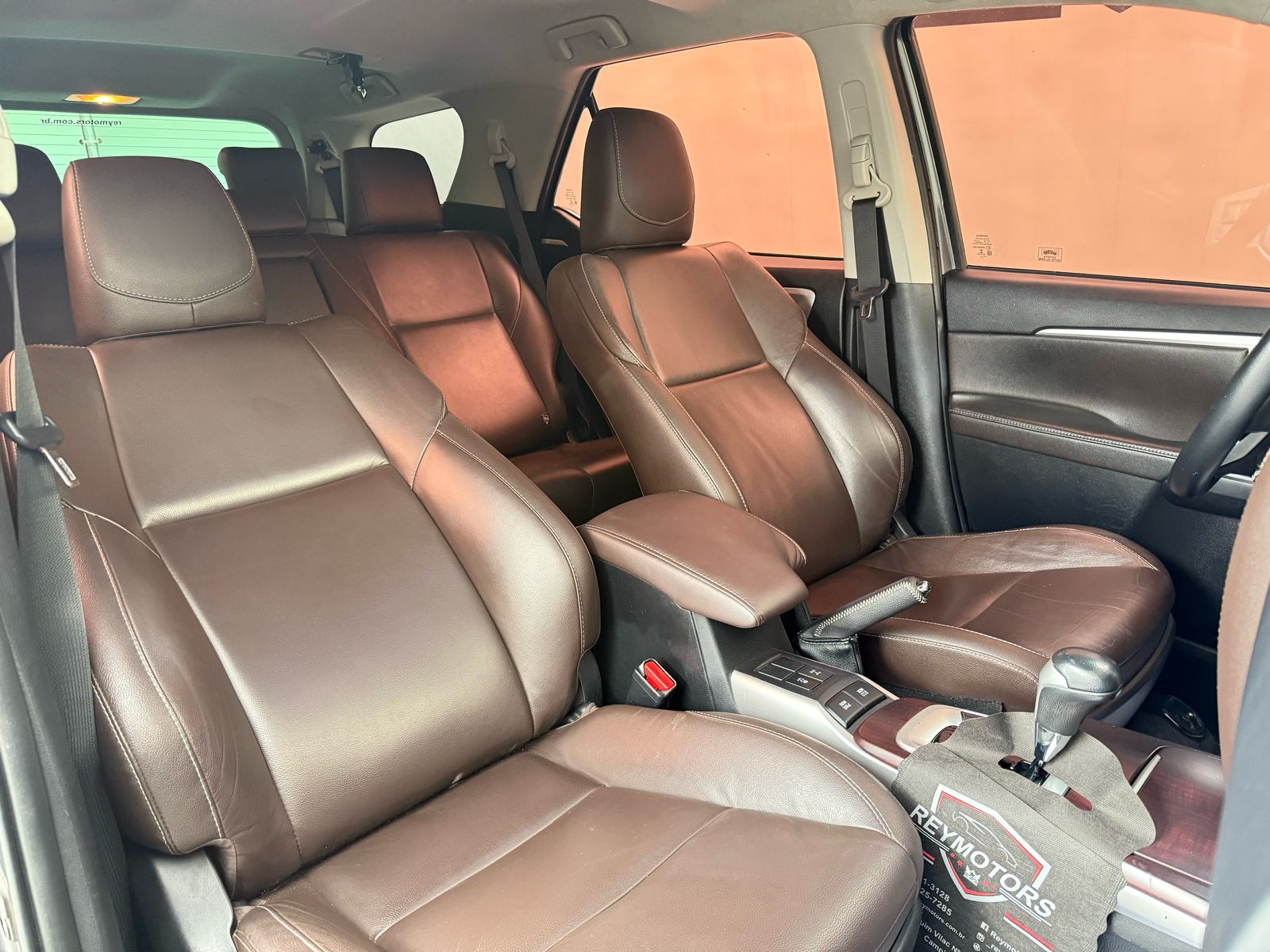 HILUX 2.8 SW4 SRX 4X4 7 LUGARES DIESEL AUTOMÁTICO (TOYOTA)